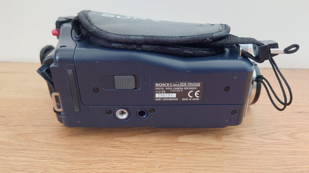 SONY DCR-TRV245E Digital8 Digital Video Camera HANDYCAM Complete Working Set