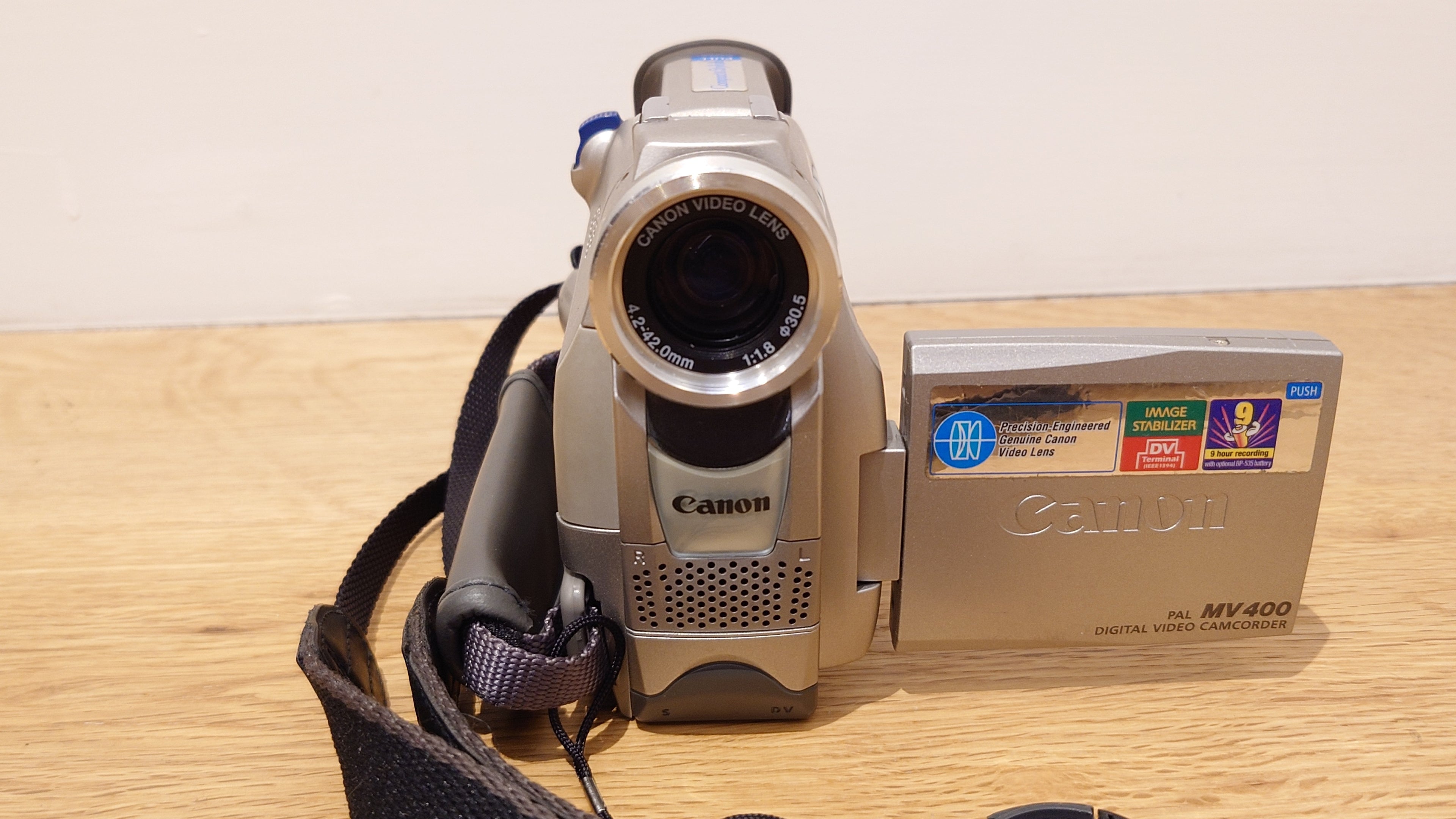 Canon MV400 Mini DV Digital Camcorder VGC